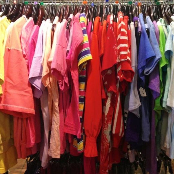 All Women's Bundle of 25 PC High Quality Clothing Bags, Tops, Jeans, & More - Picture 7 of 7